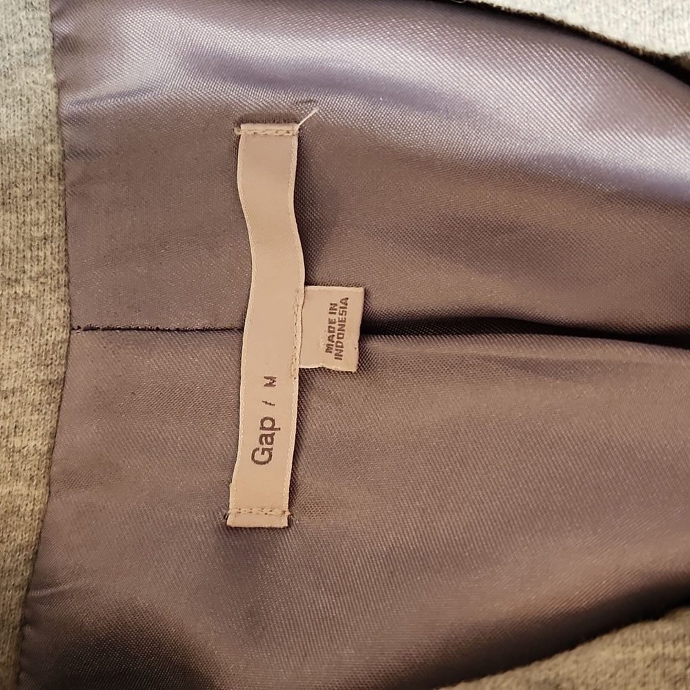 Gap - Picture 3 of 5
